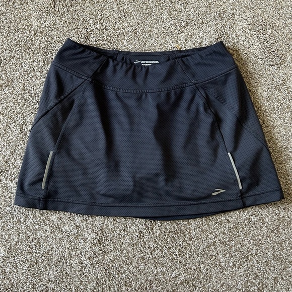 Brook’s Equilibrium Running Skort. Charcoal grey. Excellent condition. Pocket - Picture 1 of 11